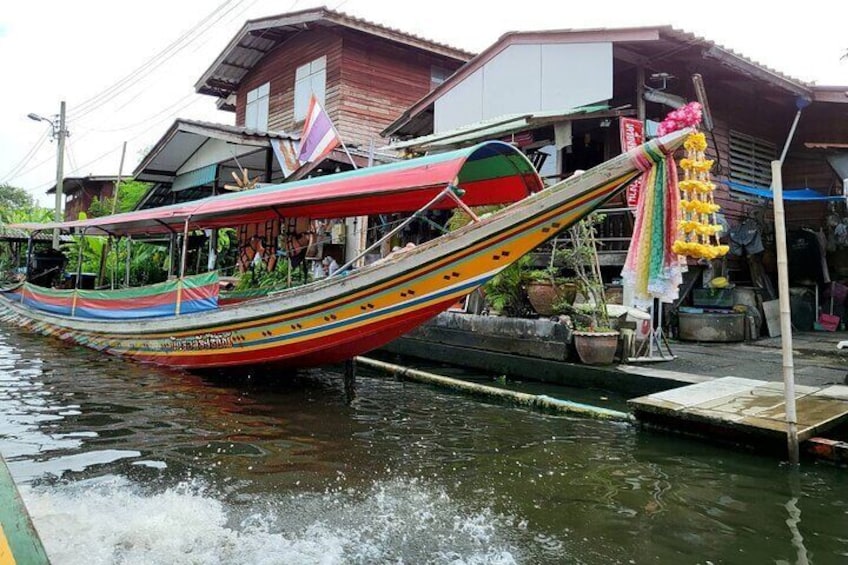 Long-tail boat ride through Bangkok's canals