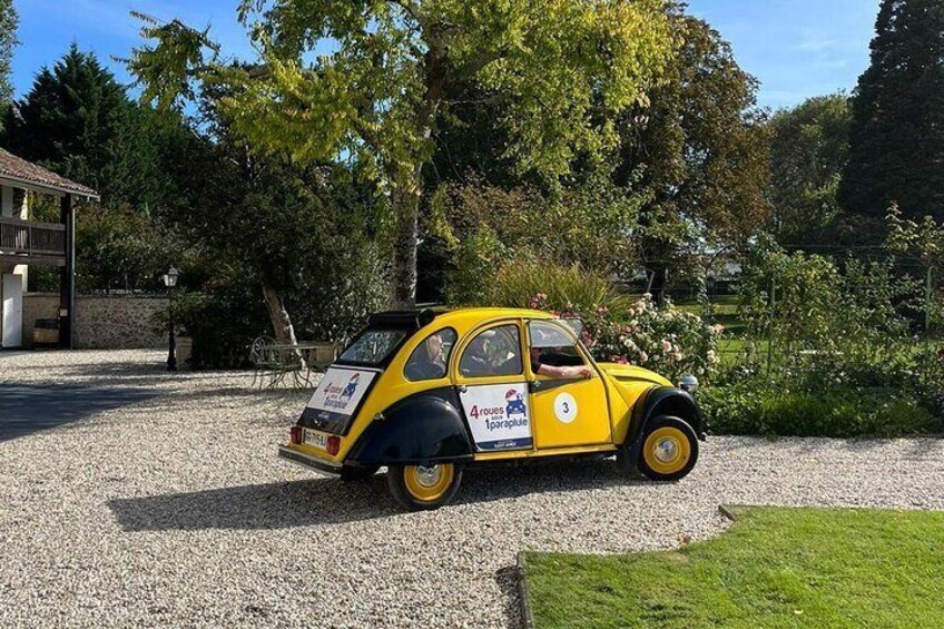 Bordeaux : Private tour in a 2CV with wine testing - 3h