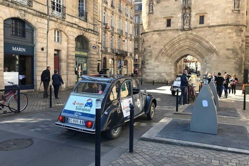 Private tour of Bordeaux in a 2CV vintage car