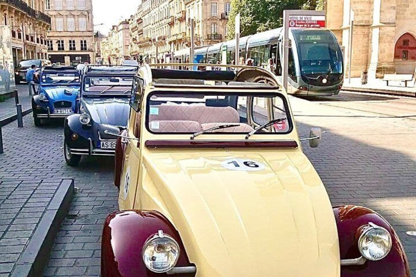 Private tour of Bordeaux in a 2CV vintage car