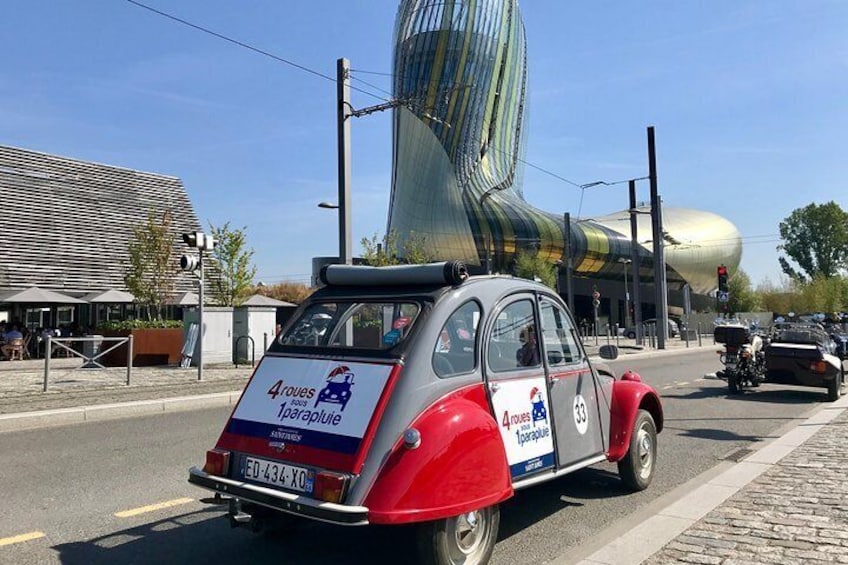 Private tour of Bordeaux in a 2CV vintage car