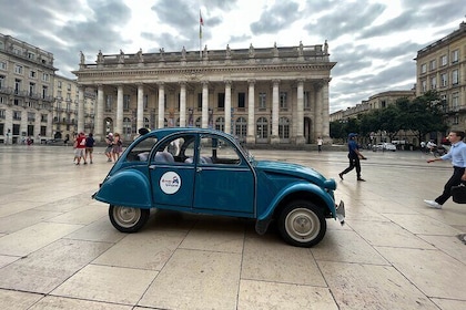 Private City Tour of Bordeaux in a Citroën 2CV - 45min