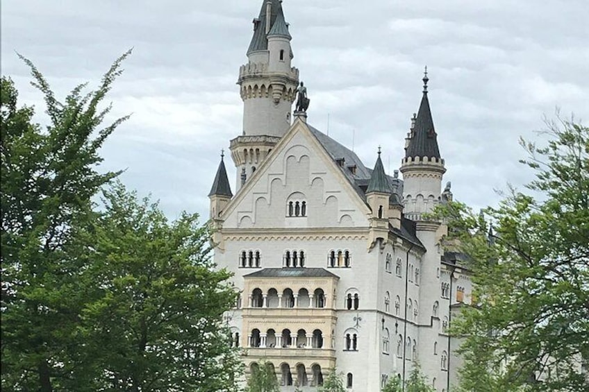 VIP tour to the royal castles Neuschwanstein and Linderhof from Munich