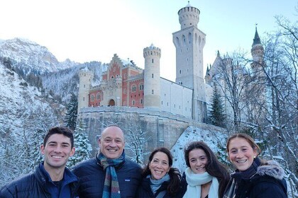 Neuschwanstein Castle by bus & Munich Xmas Market walking tour