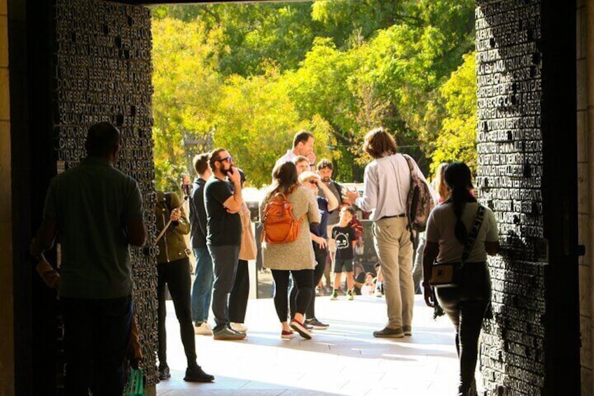 Skip the Line: Park Guell and La Sagrada Familia Guided Tour