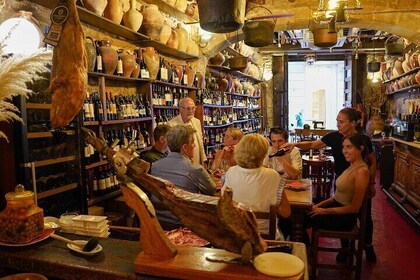 Balade en petit groupe à la découverte de tapas et de vin