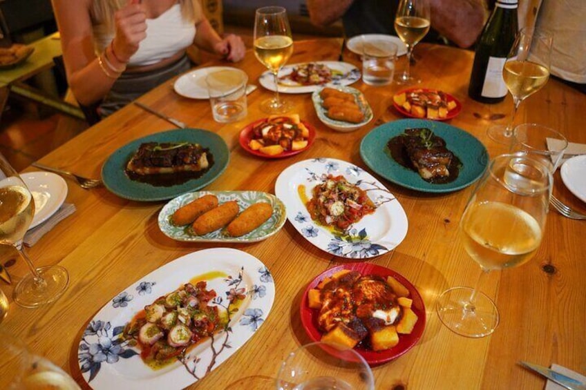 Barcelona Tapas and Wine Experience Small-Group Walking Tour