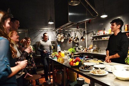 Experiencia interactiva de cocina española en Barcelona