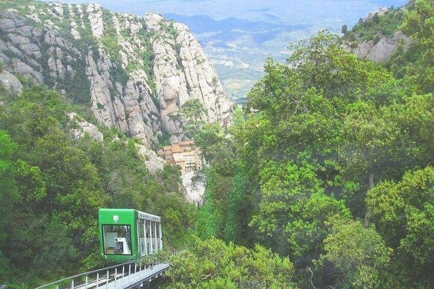 Private tour to Montserrat. The most complete tour, Cable car & meal included