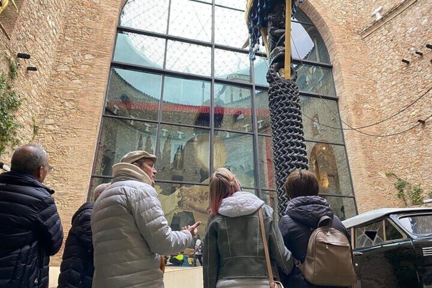 Girona & Dali Museum Small Group Tour with Pick-up from Barcelona