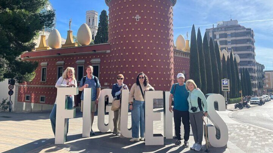 Girona & Dali Museum Small Group Tour with Pick-up from Barcelona