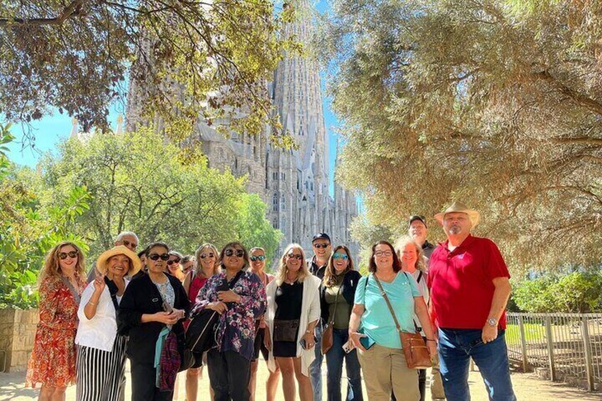 Barcelona in 1 Day: Sagrada Familia, Park Guell,Old Town & Pickup