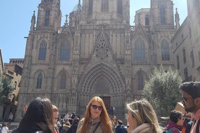 A complete visit of the Old Town, including the Gothic Cathedral