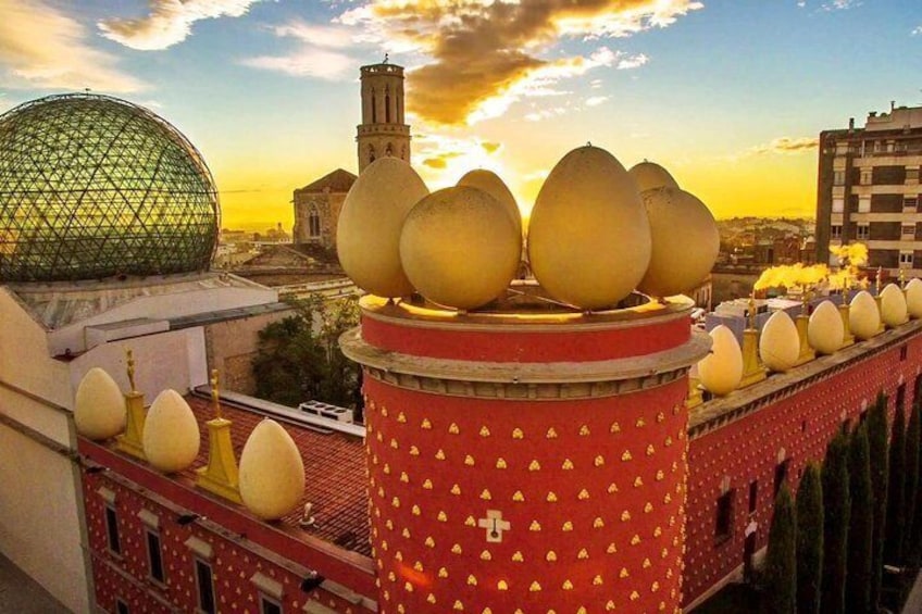 Dali Museum, Figueres and Cadaqués Small Group Tour with Hotel pick-up