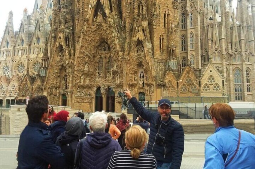 Private Barcelona Tour: Park Güell & Sagrada Familia with Hotel pick-up