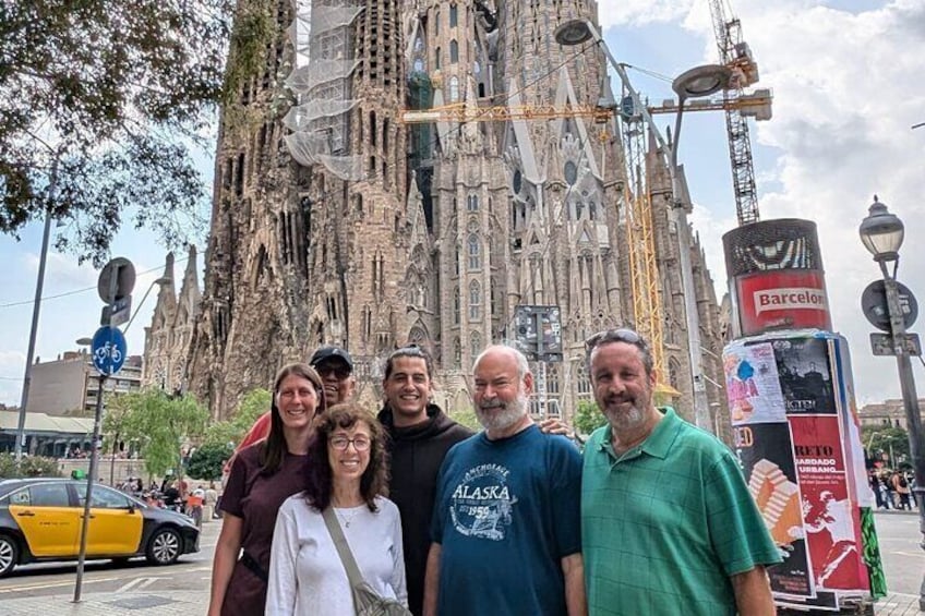 Park Guell and Sagrada Familia Private Tour with Hotel pick-up