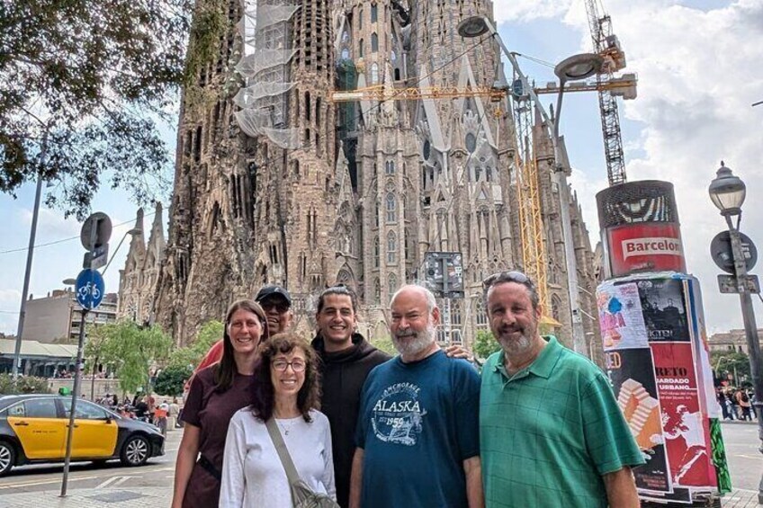 Park Guell and Sagrada Familia Private Tour with Hotel pick-up