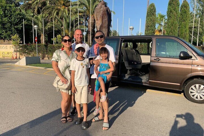 Park Guell and Sagrada Familia Private Tour with Hotel pick-up