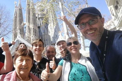 Kleingruppentour durch Barcelona und Sagrada Familia mit Abholung vom Hotel