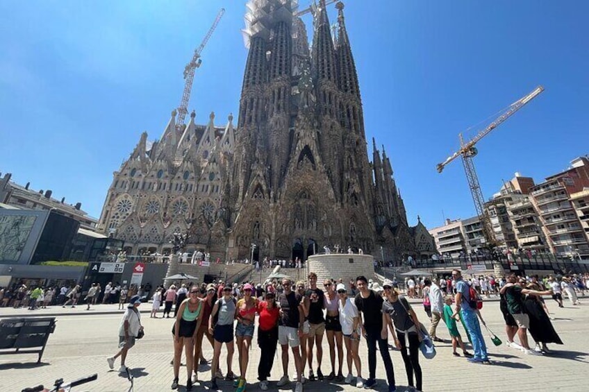 Sagrada Familia & Barcelona Small Group Tour with Hotel Pick-up