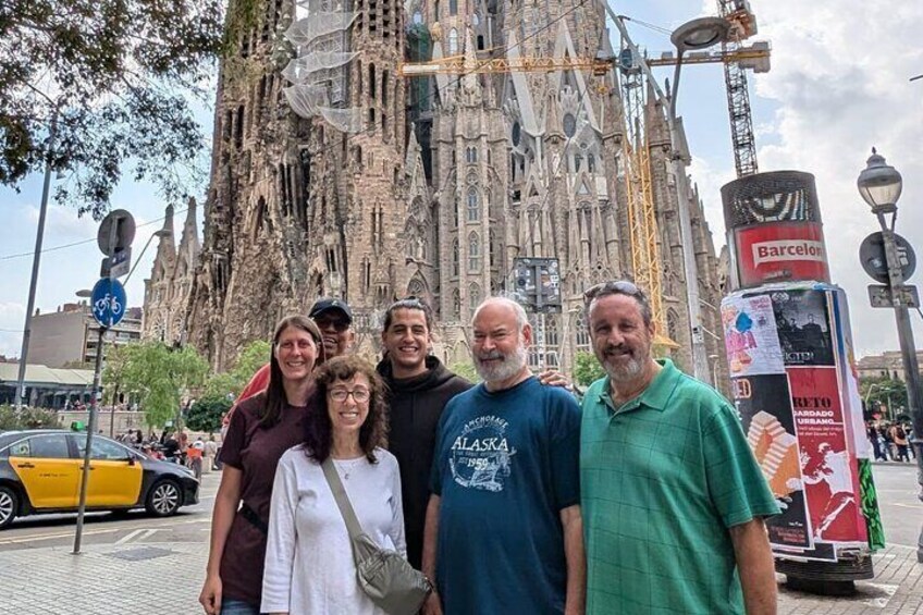 Sagrada Familia & Barcelona Small Group Tour with Hotel Pick-up