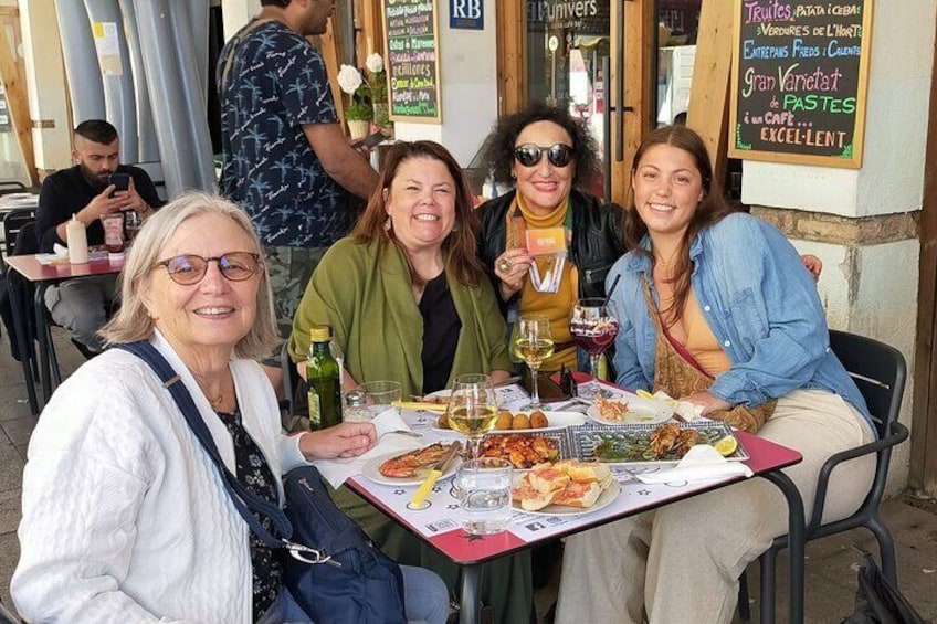 Barcelona Old Town Night Small Group Tour with Tapas & Flamenco