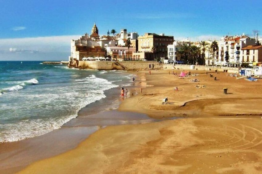 Tarragona and Sitges Tour with Small Group and Hotel Pick Up