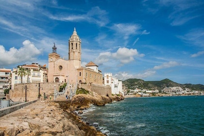 Tarragona en Sitges Tour met kleine groep en hotelovername