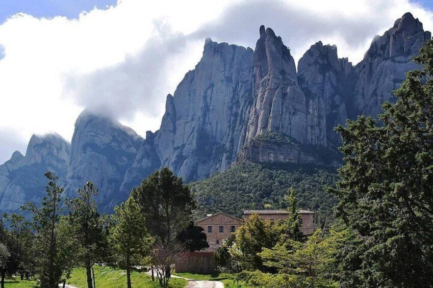 Montserrat and Penedès Small Group Tour with Hotel pick-up from Barcelona