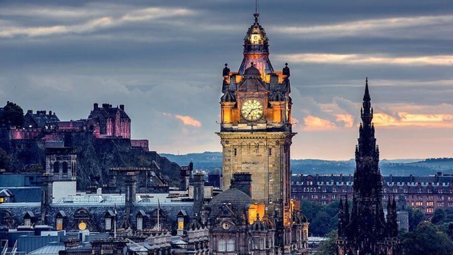 Edinburgh Darkside Walking Tour: Mysteries, Murder and Legends