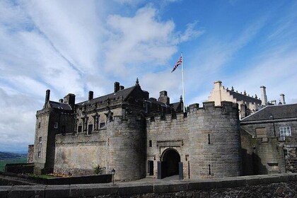 Edinburgh: Loch Lomond, Stirling Castle and the Kelpies Day Tour