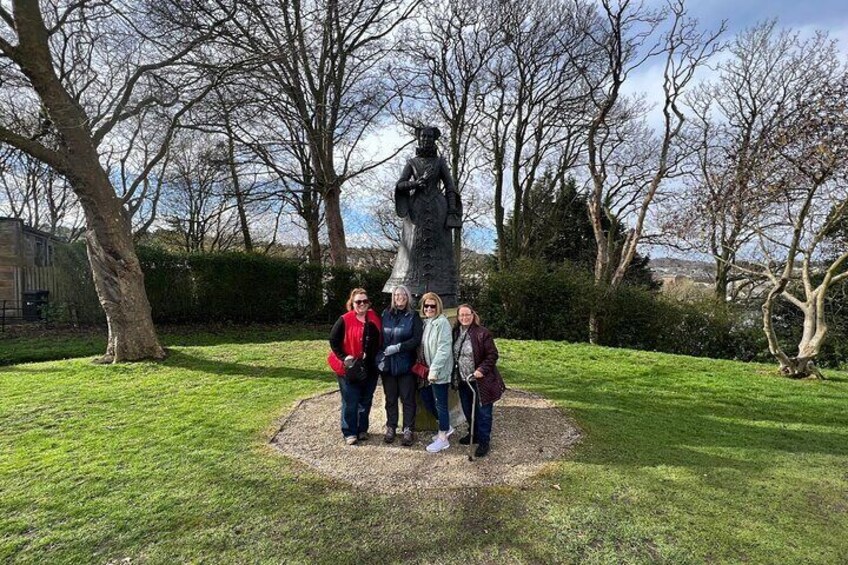 Statue of Mary, Queen of Scots