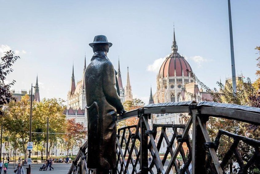 Communist Walking Tour of Budapest Led by Historian