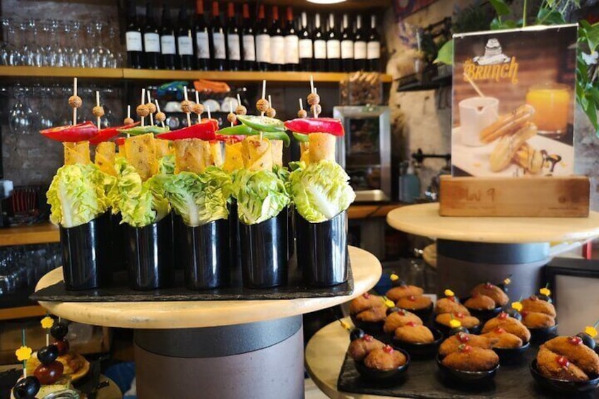 The best Tapas & Flamenco Show - City Tour, Tapas & Wine, and Flamenco Show