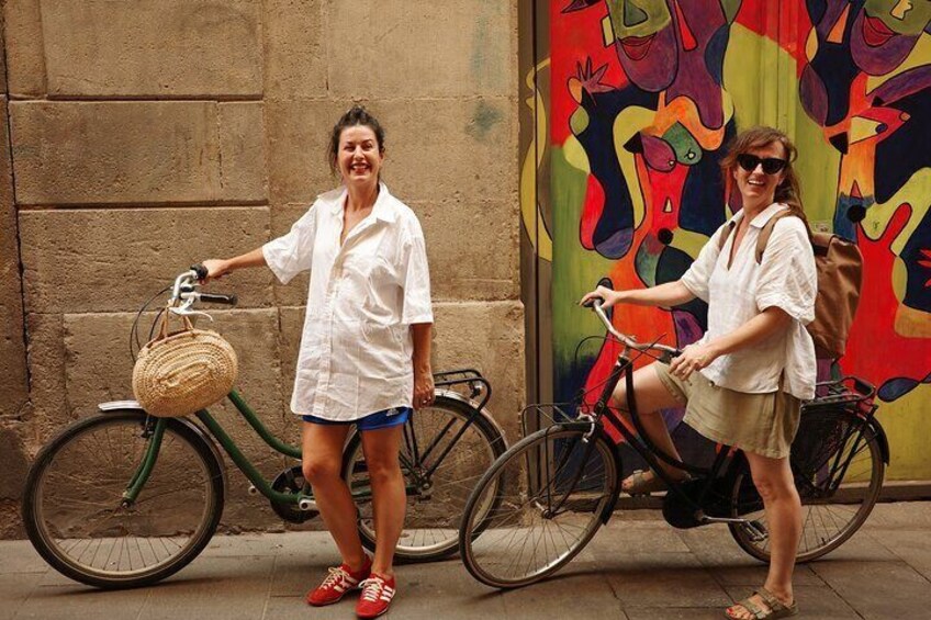 Barcelona City Bike Tour: Highlights and Hidden Gems