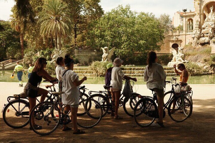 Barcelona City Bike Tour: Highlights and Hidden Gems