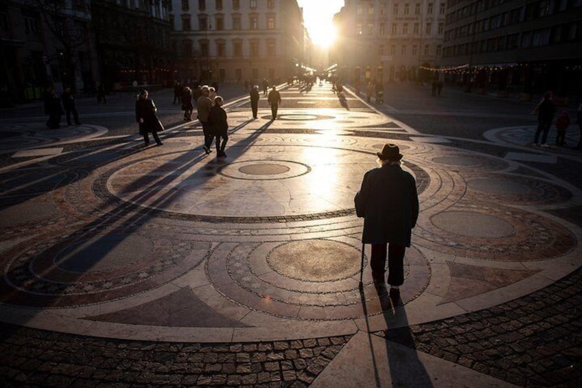 Photography and walking tour in 8th District, Budapest