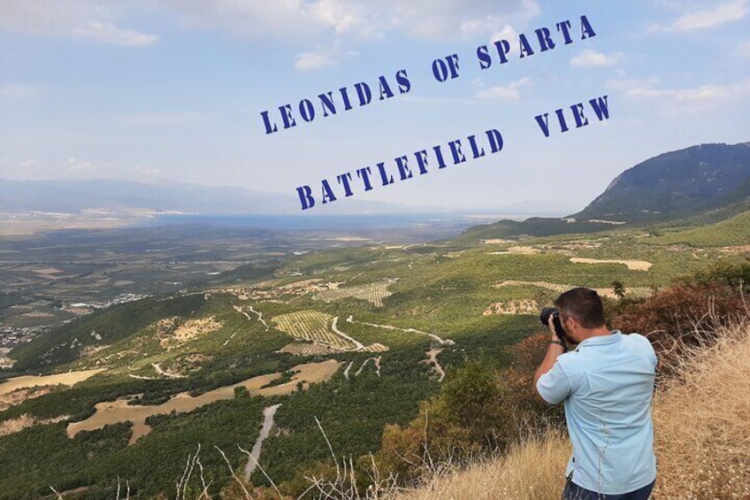 Delphi oracle and Leonidas with 300 Spartans battlefield