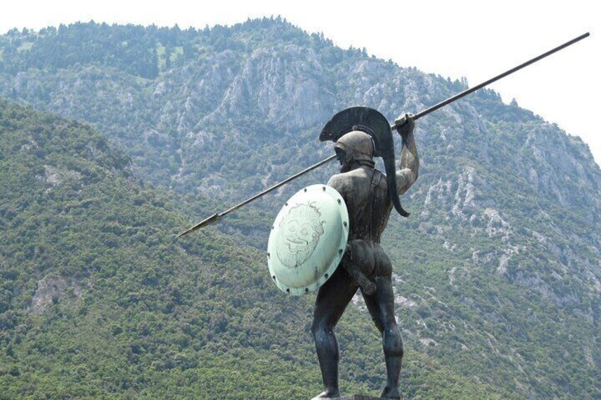 Delphi oracle and Leonidas with 300 Spartans battlefield