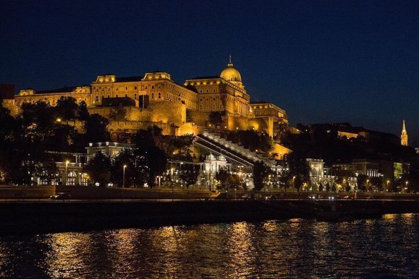 Budapest Night Walking Tour with Danube River Cruise