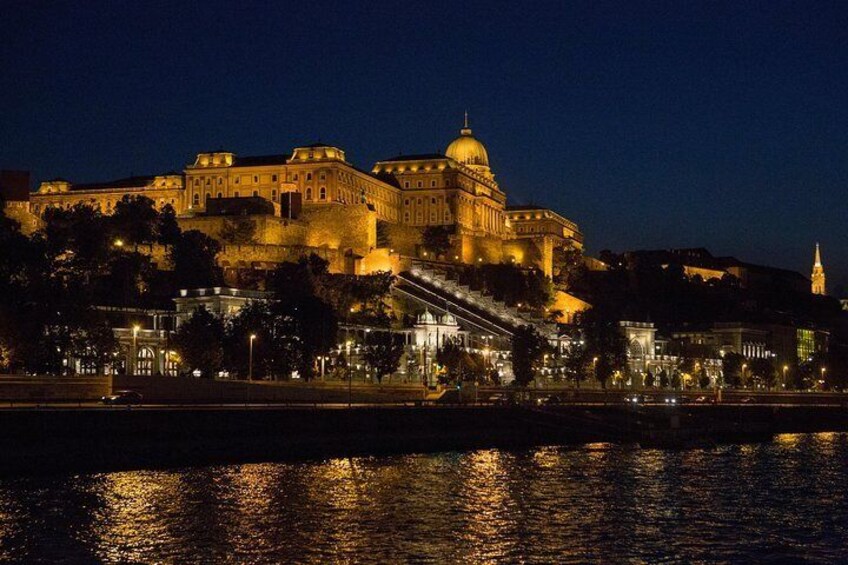 Budapest Night Walking Tour with Danube River Cruise