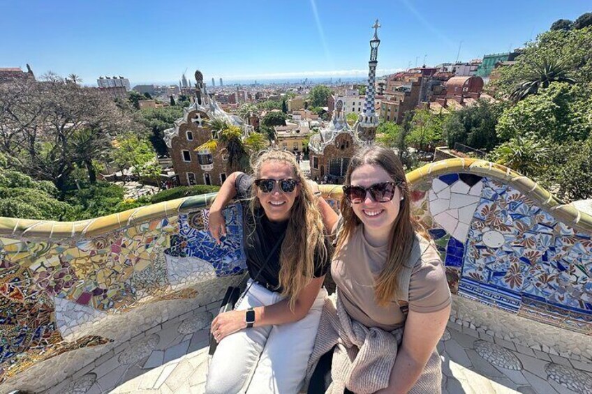 Barcelona: Sagrada Familia & Park Guell Guided Tour + Transfer