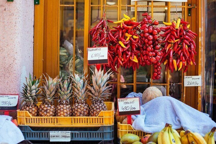 Food Tastings Tour with a Local