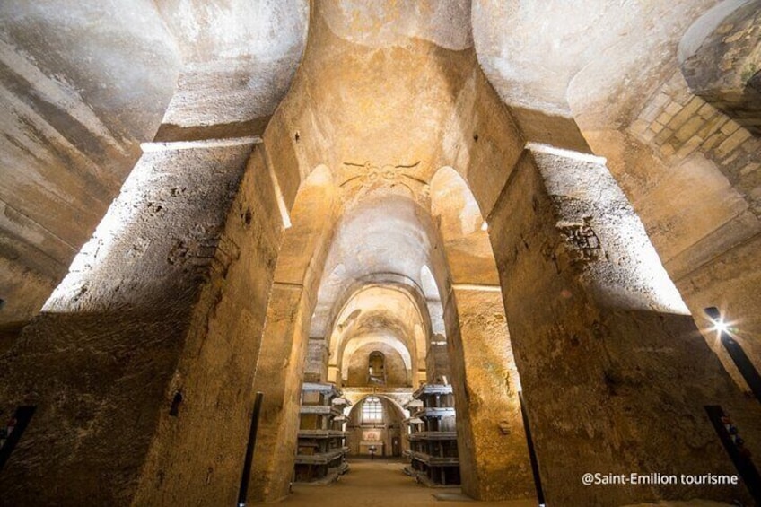 Saint-Emilion: Full-day tour with tasting & buffet lunch