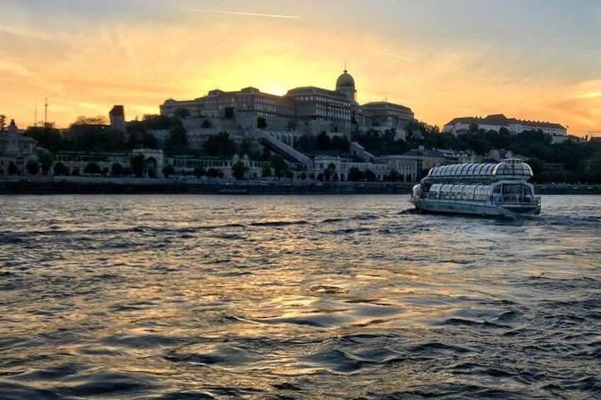 Budapest Danube River Evening Sightseeing Cruise by Legenda City Cruises