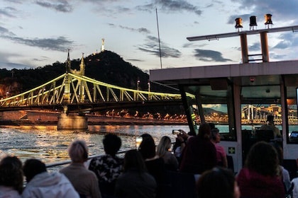 Budapest Donau River Sightseeing natt cruise med drikkevarer