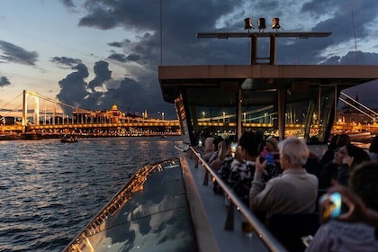 Budapest Donau Sightseeing Nachtkreuzfahrt mit Getränken