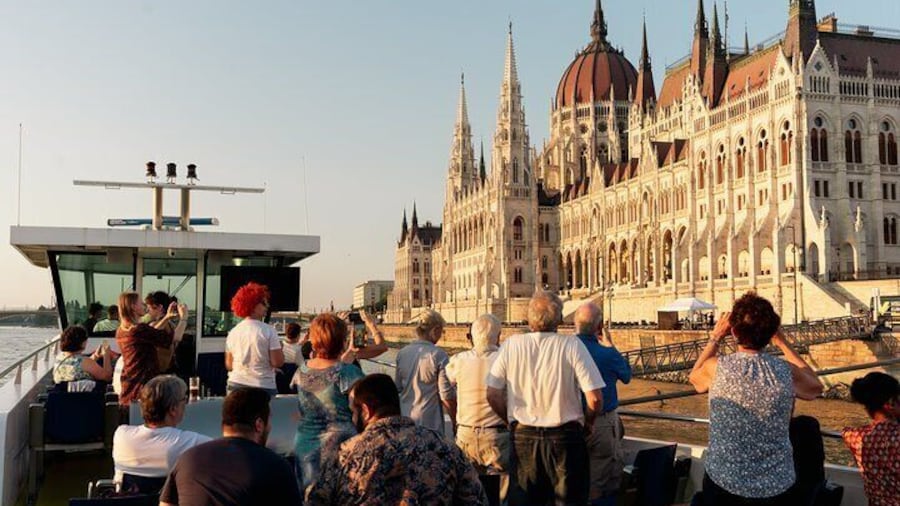 Budapest Danube Sightseeing Cruise with Drink and Audio Guide
