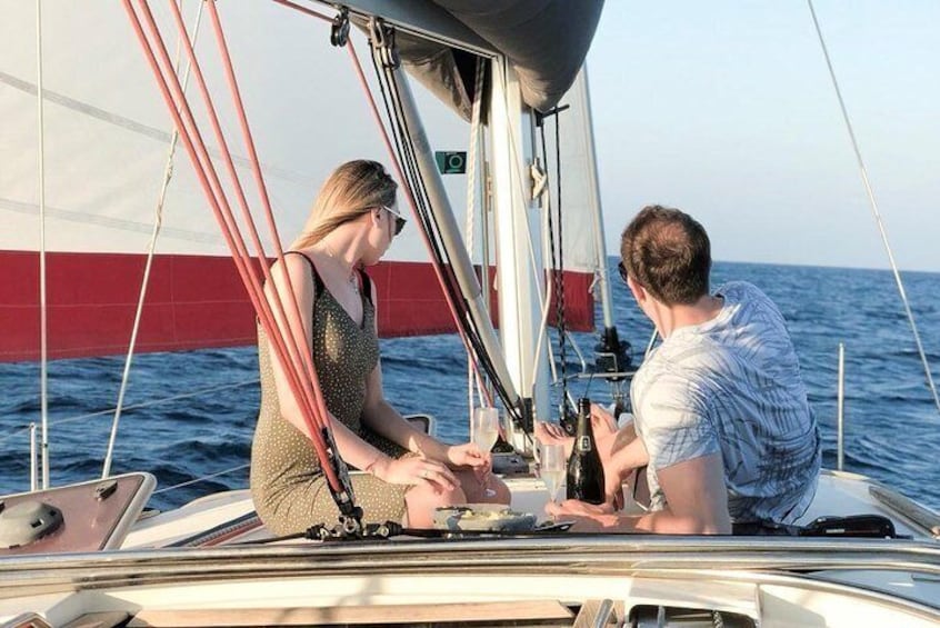 2 Hours Private Sailing Tour for Family and Friends