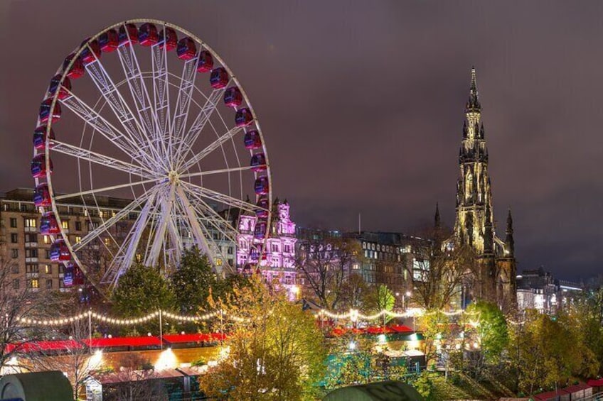 Edinburgh's Christmas Lights and festive Black Taxi Tour